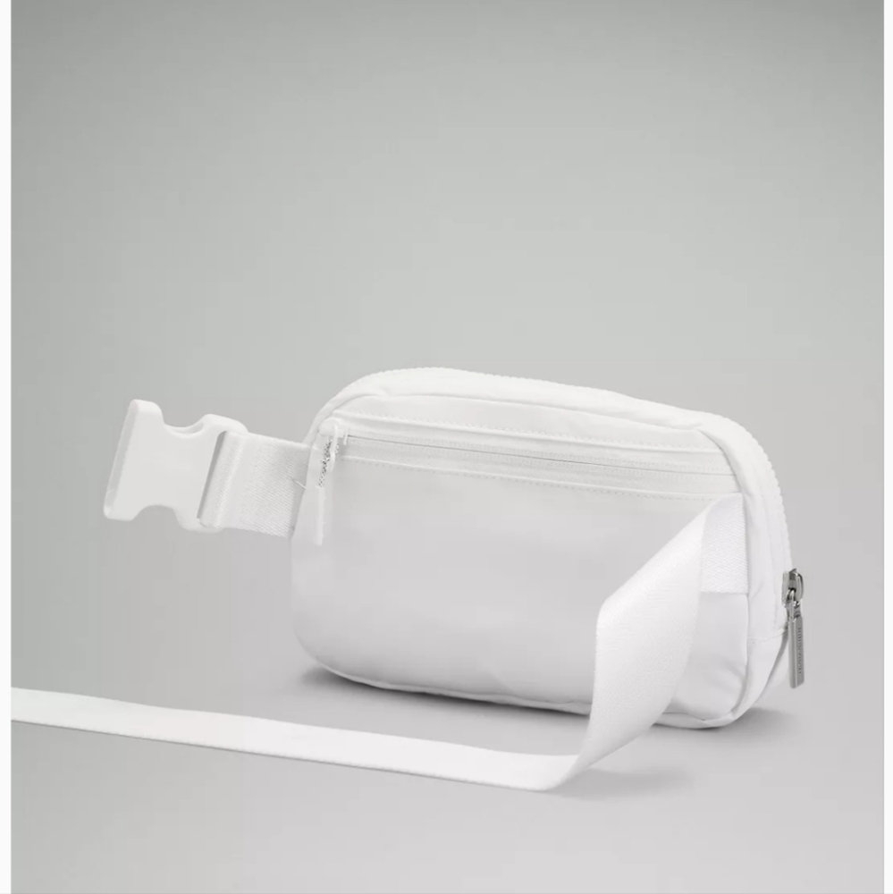 ๐๏ธ LULULEMON BELT BAG - WHITE - Picture 4 of 12